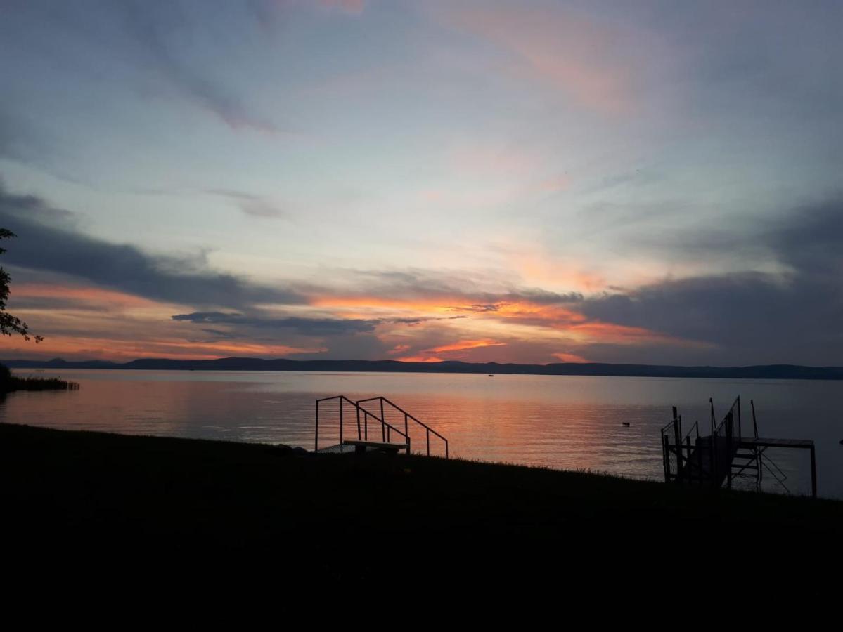 Traumlage Direkt Am See Balatonszárszó Zewnętrze zdjęcie